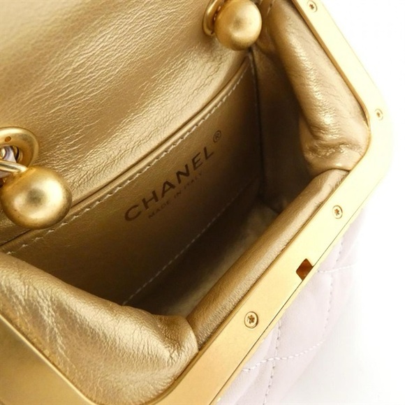Elegant Chanel Bag - Picture 9 of 9